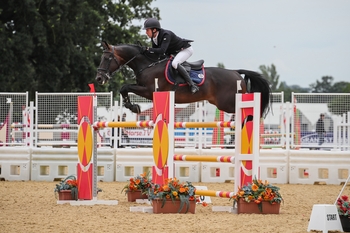Mark Edwards’ flying form earns the National 1.40m Championship title at the British Showjumping National Championships